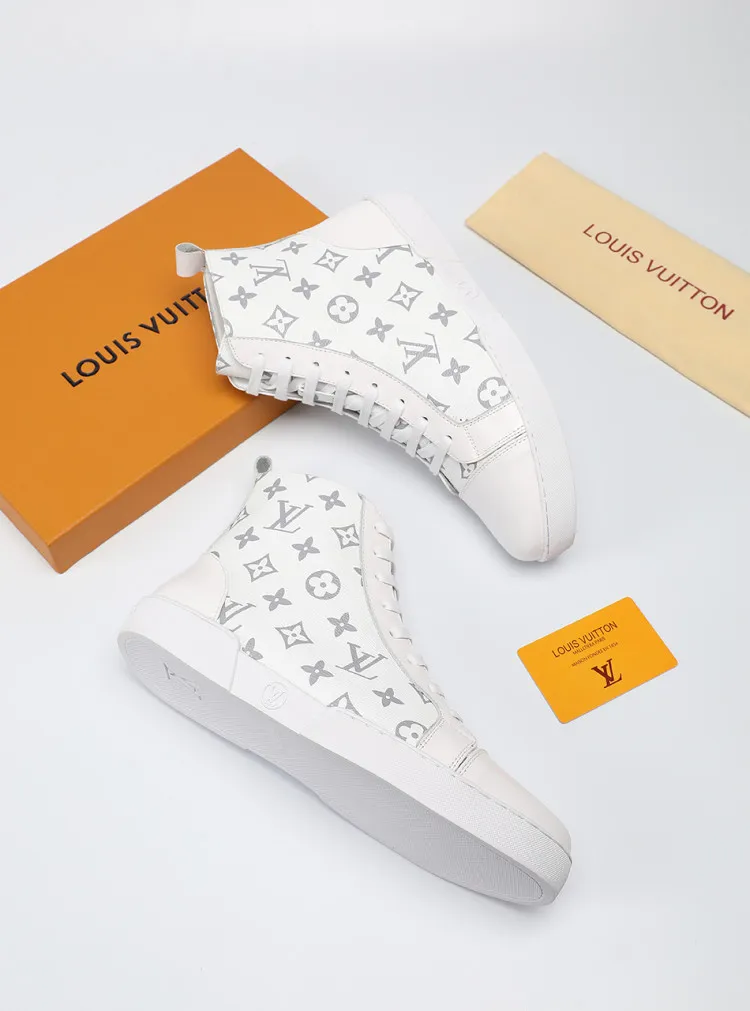 Factory price: 400💰LV official website popular series 🇮🇹🇮🇹1:1 production, selected high-end imported cowhide, sheepskin padding inside sheepskin, paired with Louis Vuitton Monogram Ecli men's shoes 💰se canvas and pure black rubber soles, the ultimate simple design, the perfect interpretation of the latest inspiration for shoes, the integration of classics and fashion, 🔍🔍high quality, worthy of your possession. The bottom car line will never be unglued. Sellers are welcome to sell as shown in the picture above. We can send one piece on behalf of you. The code number is 38-44 (45 codes can be customized)